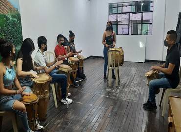 Chirimía y/o Percusión Folclórica