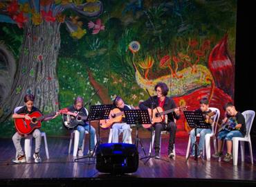 Cuerdas Pulsadas: Guitarra, Tiple y Bandola